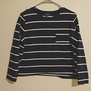 Banana Republic sz.L cropped long sleeve shirt with front pocket Layering top